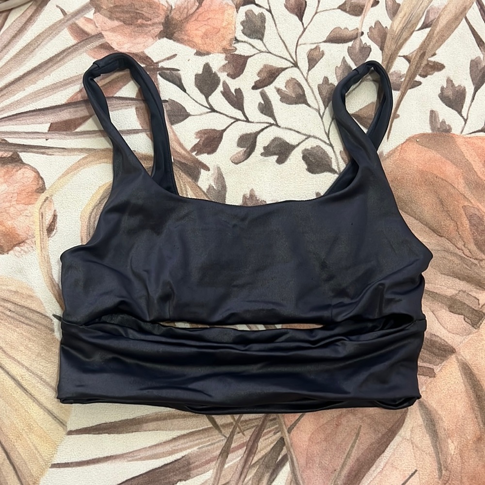 Alo yoga cut out sports bra